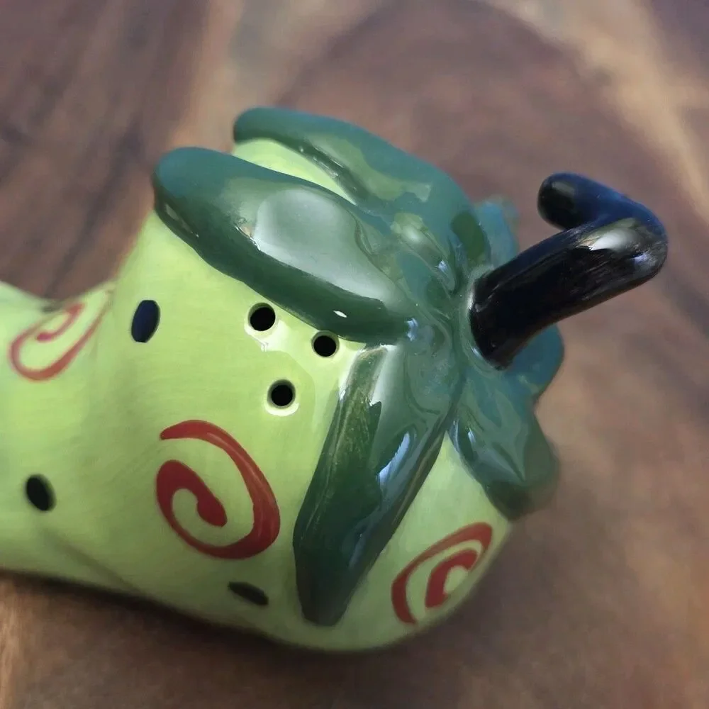VTG Ceramic Hot Chile Peppers Salt and Pepper Shakers Novelty Set Red Lime Green